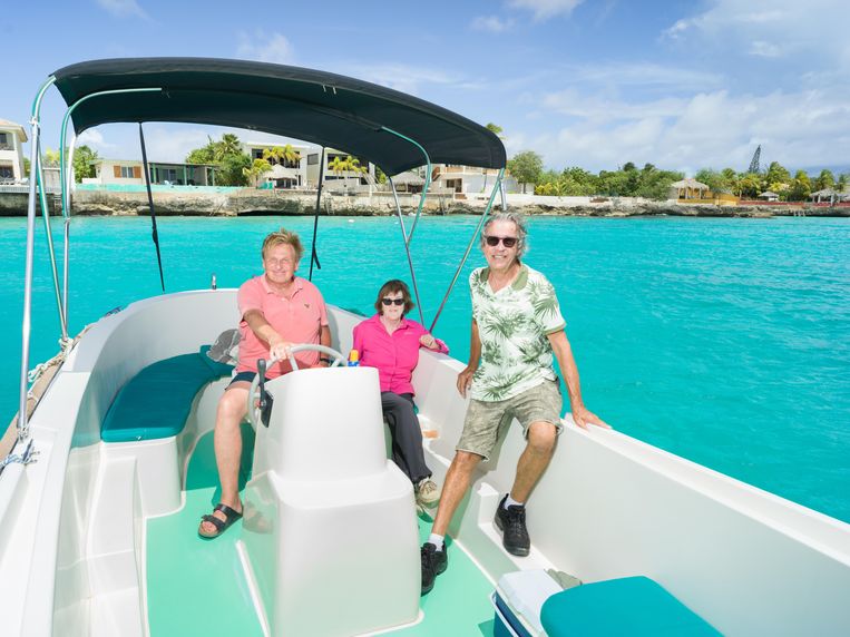 De Volkskrant 'Hoe is het daar?' | Henny Huisman overzomert op ‘het Texel van de tropen’, zijn tweede thuis